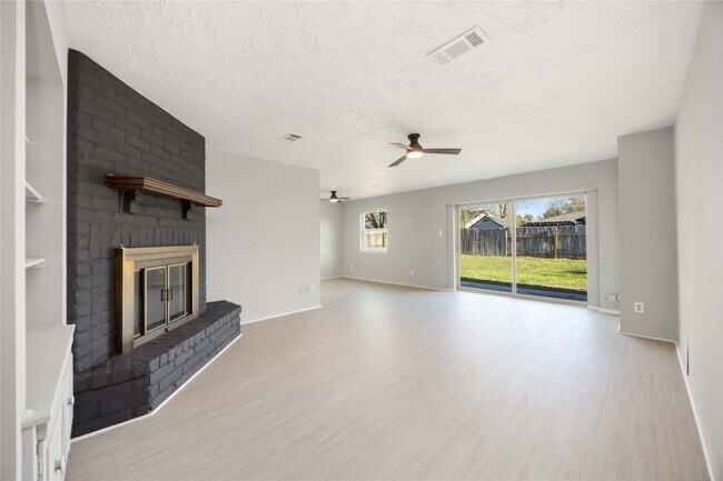 Building Photo - 2302 Green Knoll Dr