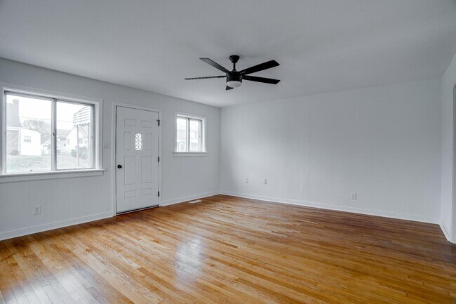 Building Photo - 2403 Flint St