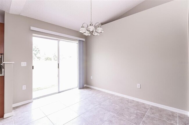 Building Photo - 927 Cambridge Ct