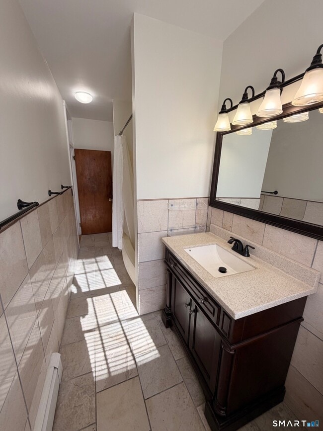 Building Photo - 10 Short St