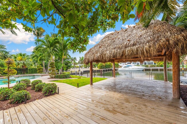 Building Photo - 552 Palm Dr