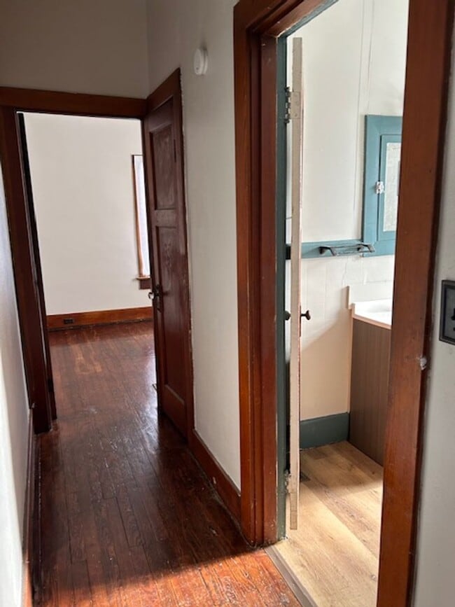 Building Photo - 2 Bedroom, 2 Bath Home w/Full Basement in Dayton