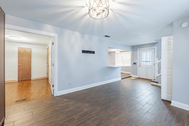 Building Photo - 8912 S Ryan Rd