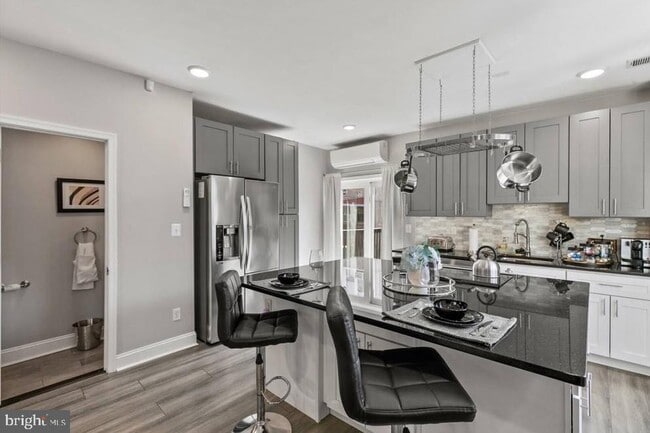 Building Photo - 1449 S 32nd St