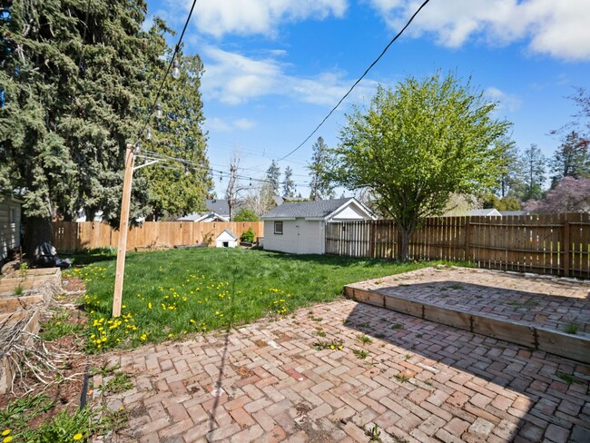 Building Photo - Spacious 4-Bedroom Home w/large Outdoor Sp...
