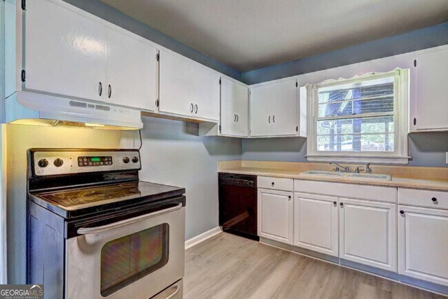 Building Photo - 970 Oglethorpe Ave