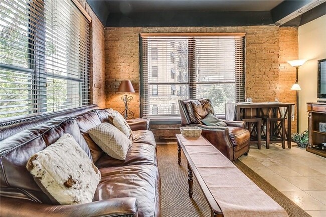 Building Photo - Beautiful 1 Bed- 1 Bath in Houston Place L...