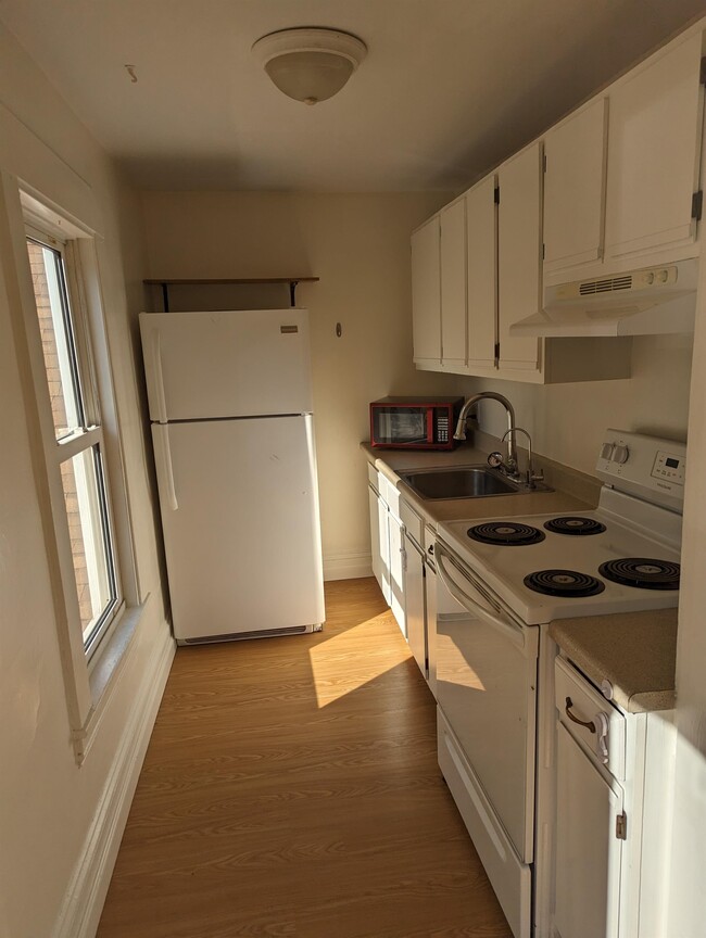 Building Photo - 15 Oak St