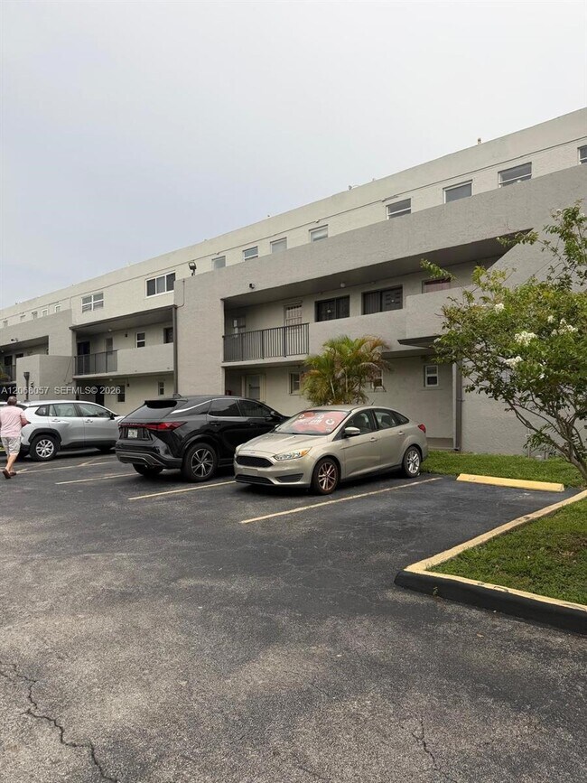Building Photo - 30 NW 87th Ave
