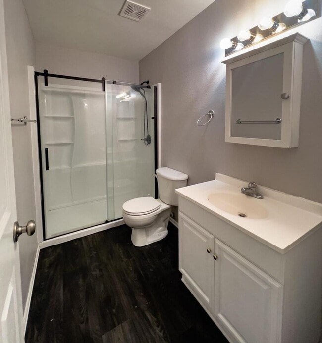 Building Photo - 4 Bedroom in Cheney