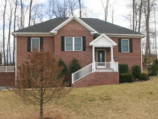 Building Photo - 920 Confederacy Dr