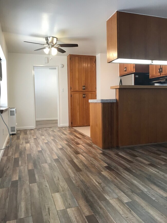 Building Photo - Gorgeous 1+1  in Glendale - Close to Eagle...