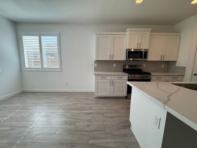Building Photo - Laughlin Ranch 3 BR 2Ba Public Golf Community with Canyon & Mountain Views