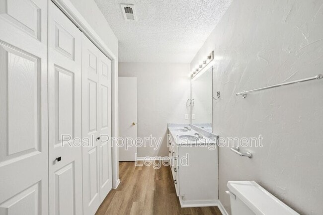 Building Photo - Hearthwood Ct 5633