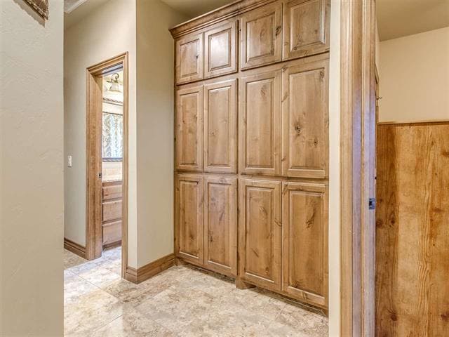 Building Photo - 202 Parkview Dr