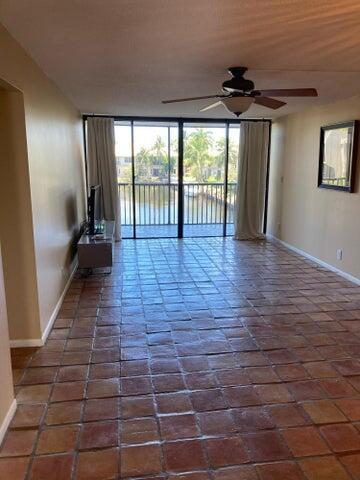 Building Photo - 6 Royal Palm Way