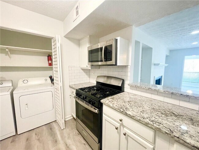 Building Photo - 320 Park Ridge Cir