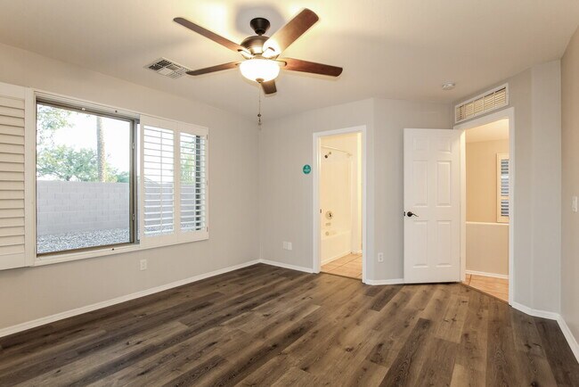 Building Photo - 12409 W Mandalay Ln