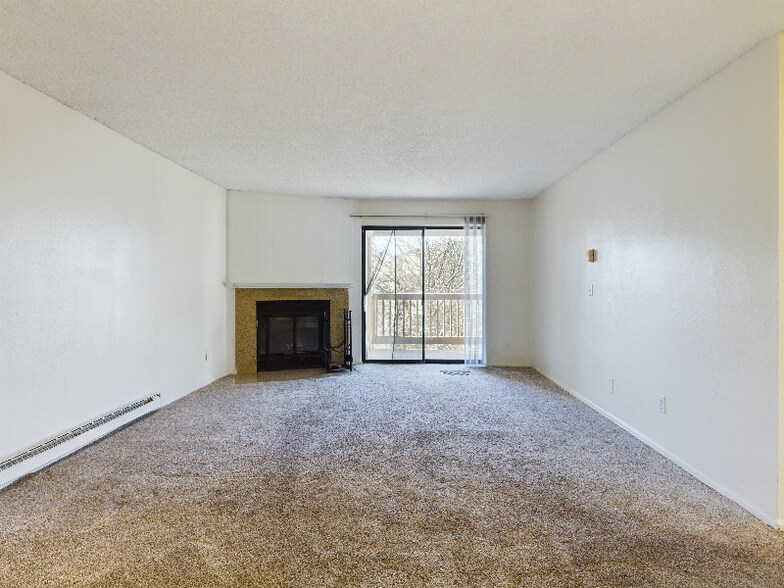 Building Photo - 14720 E Kentucky Dr