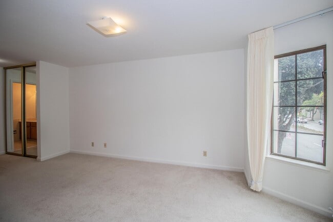 Building Photo - Spacious 3 Bed/2 Bath Flat with Stunning City Views | AMSI | Alexandr Metlinski