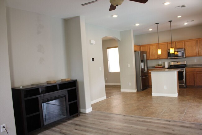 Building Photo - BEAUTIFUL 4 BEDROOM HOME WITH A POOL!