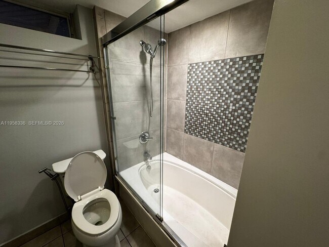 Building Photo - 650 NE 64th St