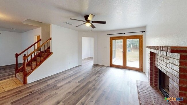 Building Photo - 609 Man O War Dr