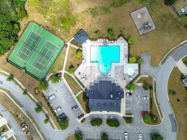 Building Photo - 3121 Lobelia Ln