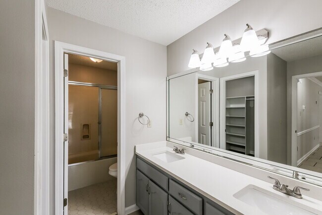 Building Photo - 10156 Phillips Dr