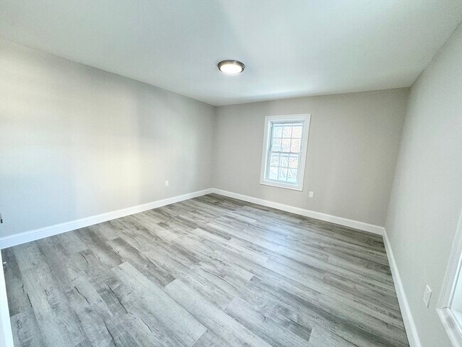 Building Photo - 55 Burrell St