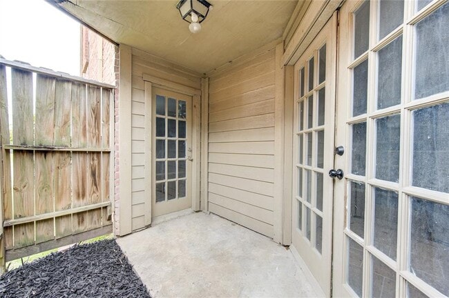 Building Photo - 12500 Sandpiper Dr