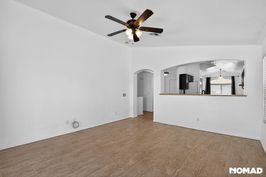 Building Photo - 5719 S 31st Dr