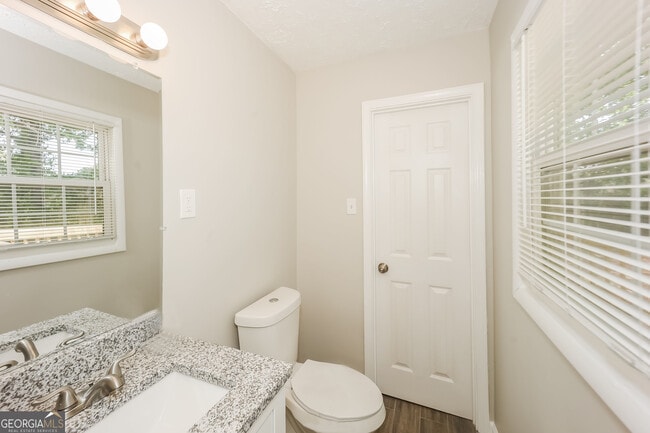 Building Photo - 862 Kennesaw Dr