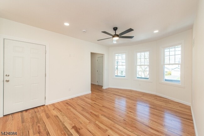 Building Photo - 39 Beekman St