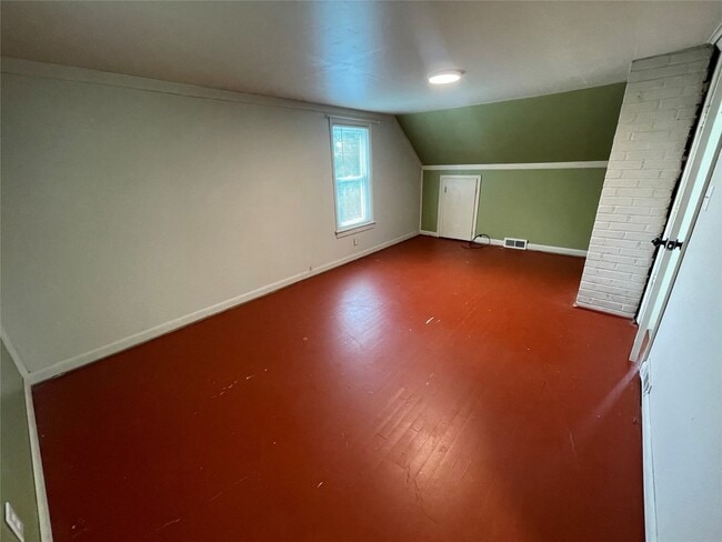 Building Photo - 412 Lyndale Dr