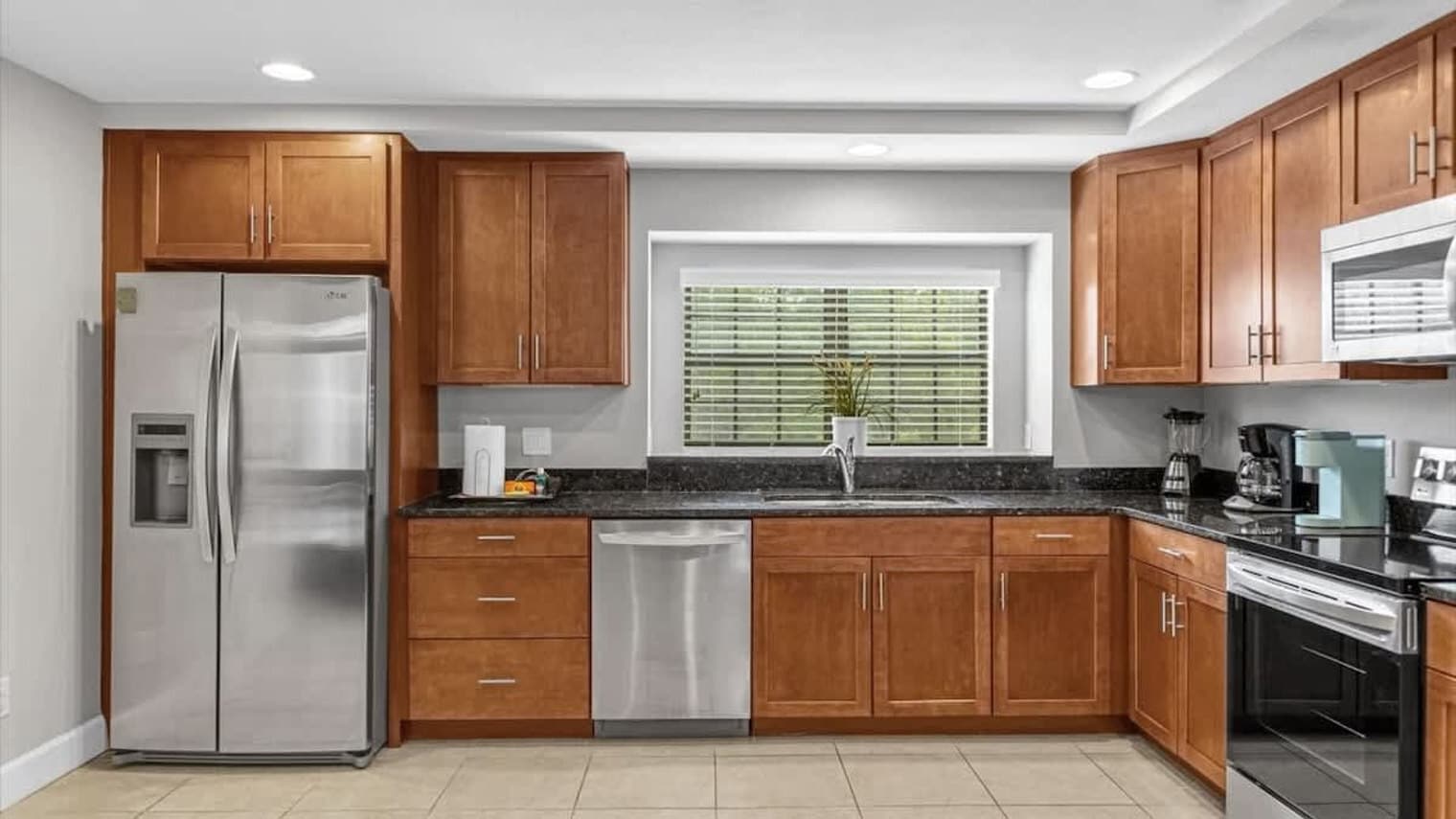 Building Photo - 14545 Damai Ln