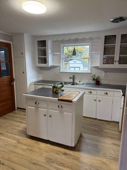 kitchen - 304 Brookside Dr