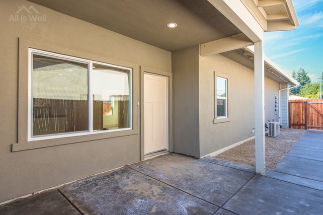 Building Photo - 40 Adler Cir