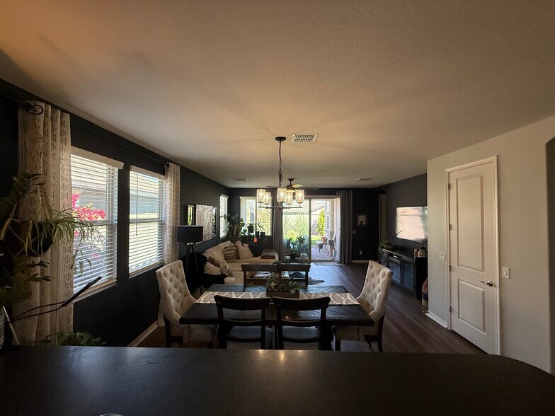 Building Photo - 3552 W Dreamy Draw Dr