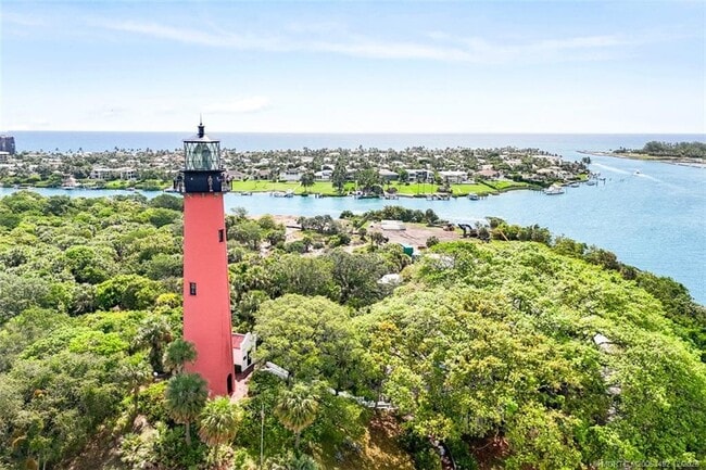 Building Photo - 229 Colony Rd