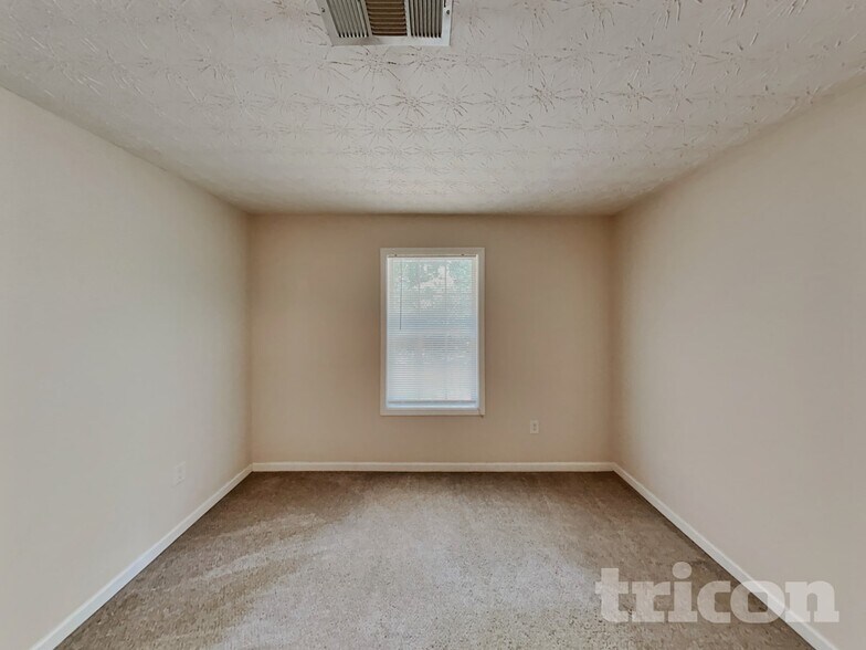 Building Photo - 1024 Weatherwood Pl NE