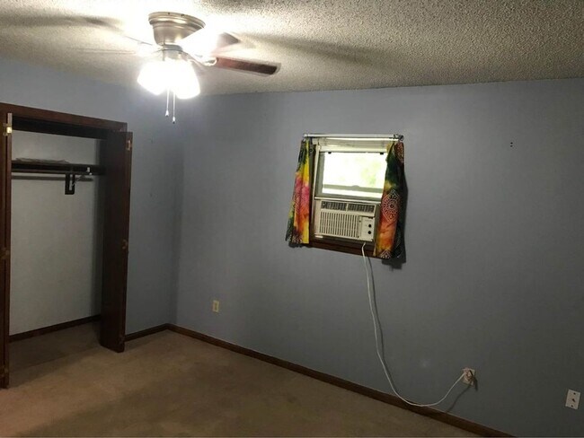 Building Photo - 652-654-654 Pear Tree Cir
