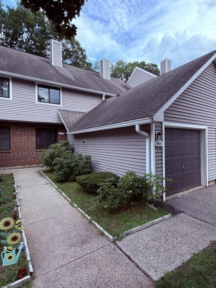 Building Photo - 2703 Mill Pond Dr