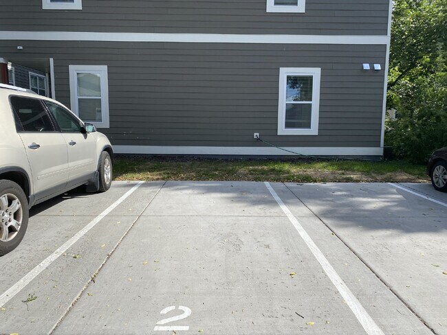 Building Photo - Modern Comfort Meets Urban Convenience in Longfellow!