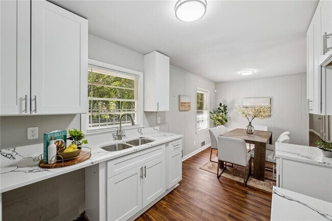 Building Photo - 3036 Will Rogers Pl SE