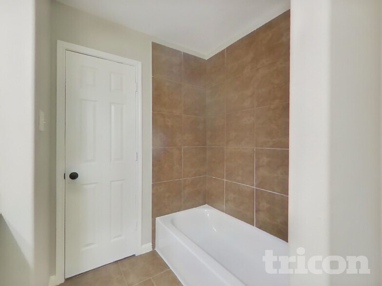 Building Photo - 11627 Glendale Ridge Ct