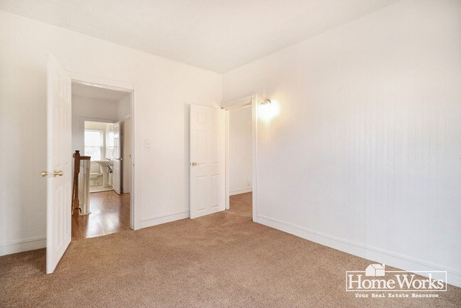 Building Photo - 415 E Broadway St