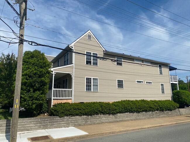 Building Photo - 2002 Idlewood Ave