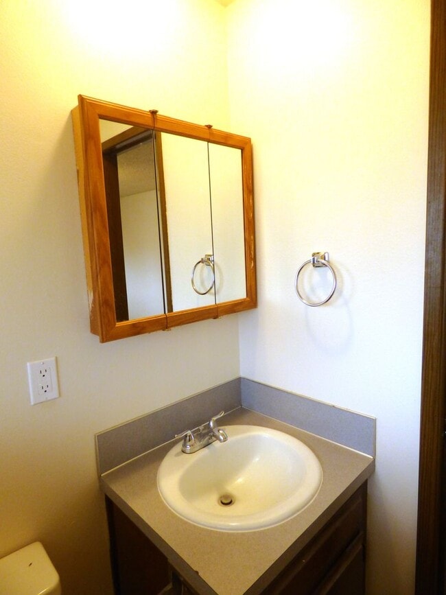 Building Photo - 3 bed 1.5 bath home in North Salem