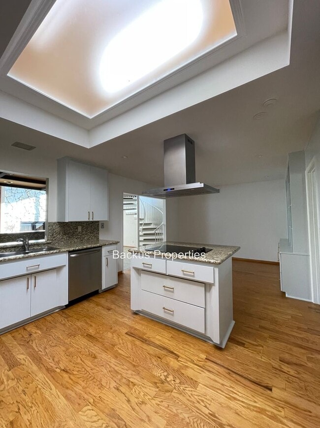 Building Photo - Recently remodeled three bedroom home in T...